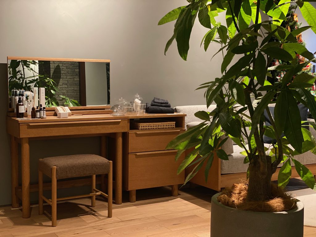 お部屋に馴染むドレッサー