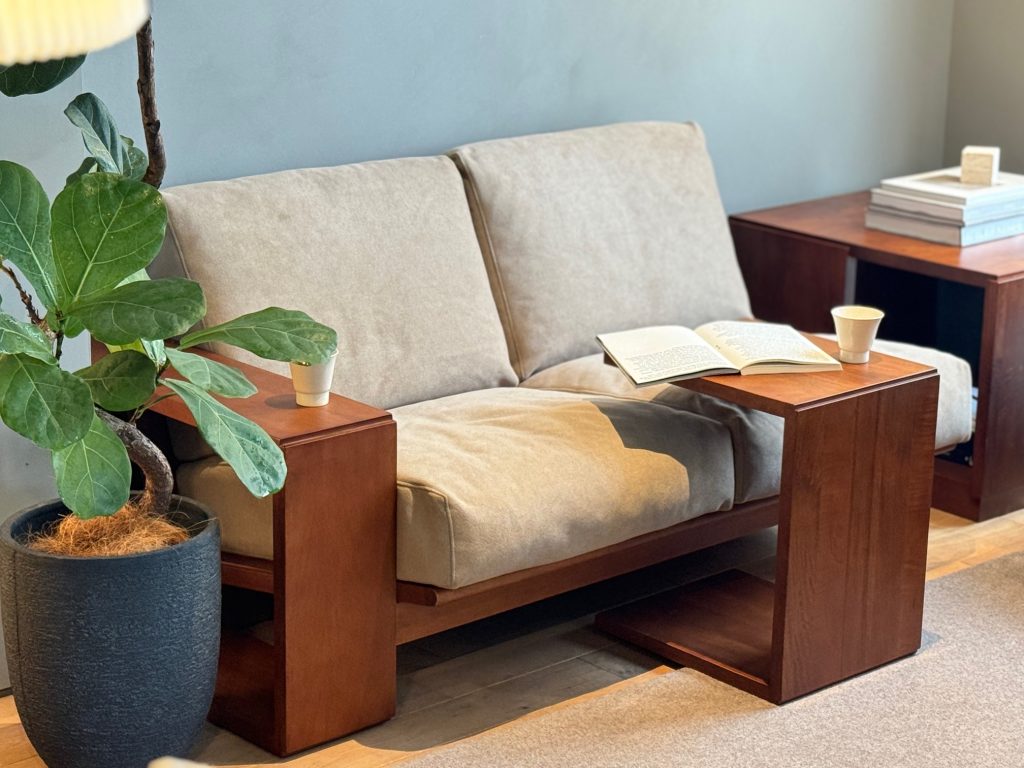 心地よいワンアームソファ