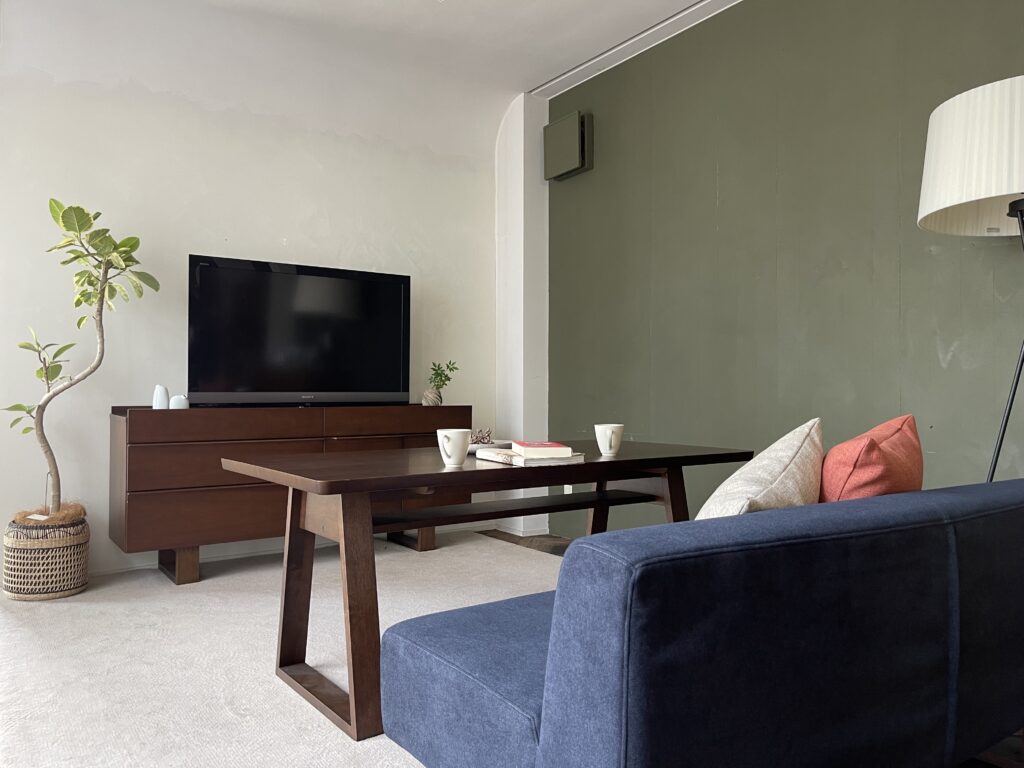 ダイニングから見やすいテレビボード