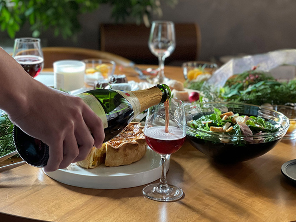 家族の絆を深める11月、感謝を込めて乾杯