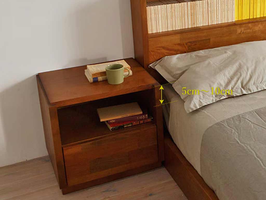 ナイトテーブル高さ兼合い