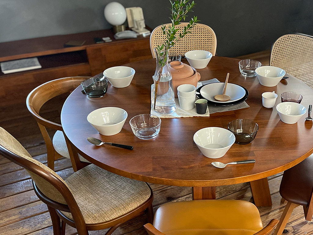 PURO丸テーブル126　６人掛けできる食卓