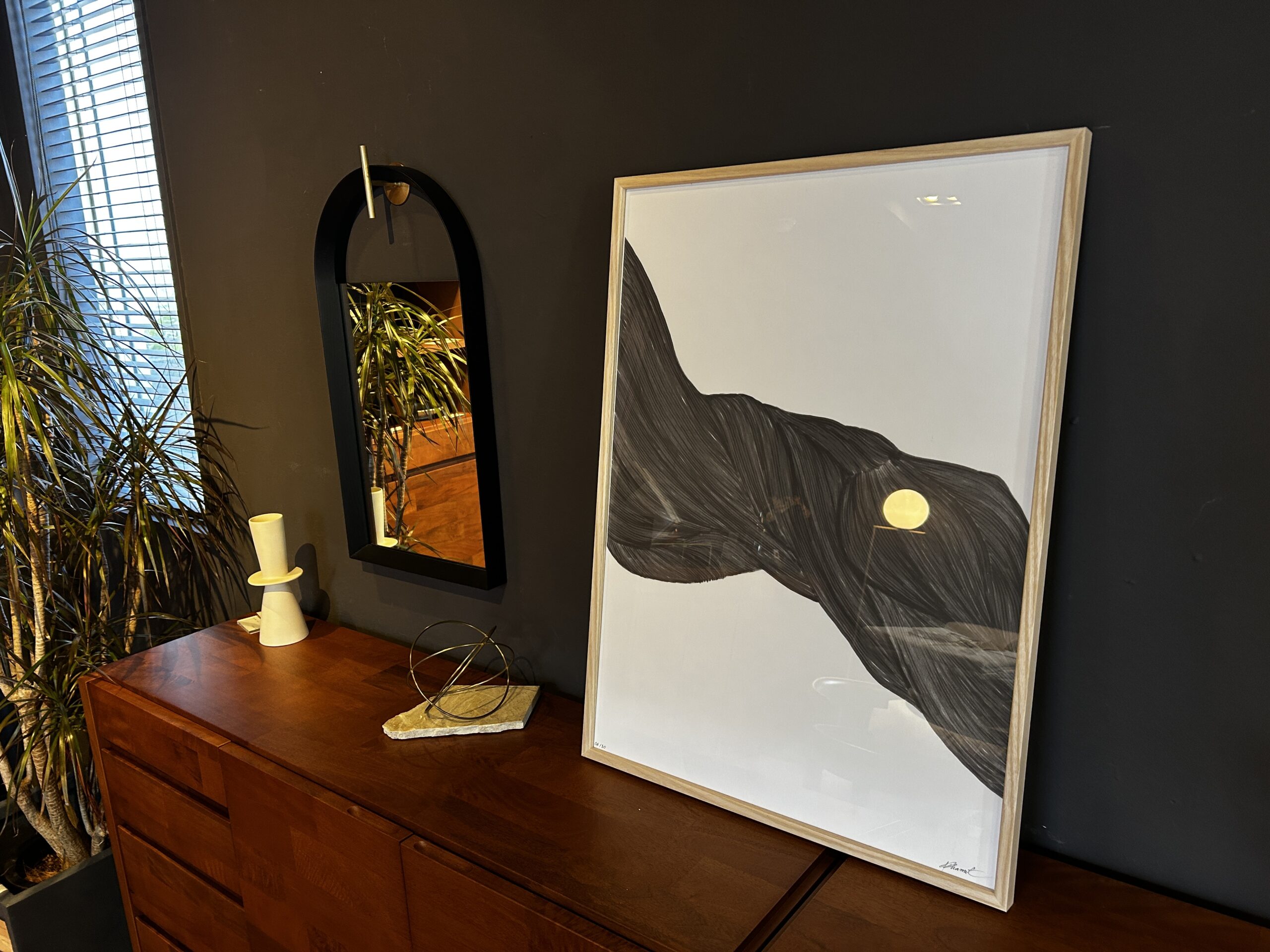 source store本店　店内アート作品