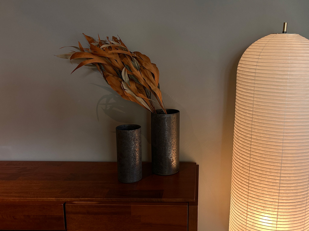 source store青山店　フラワーベースと照明