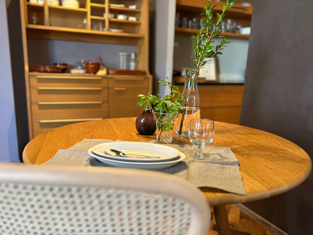 SALAサークルテーブルとTOCCOグラス