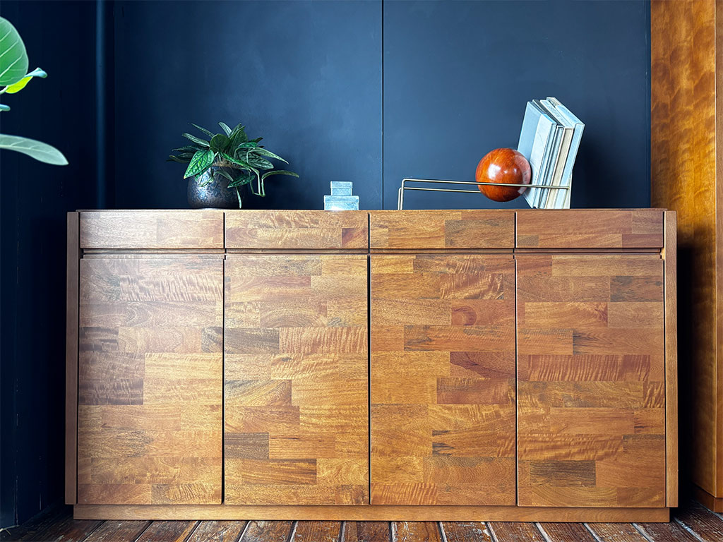 PUROサイドボードにモンステラジェイドシャトルコック