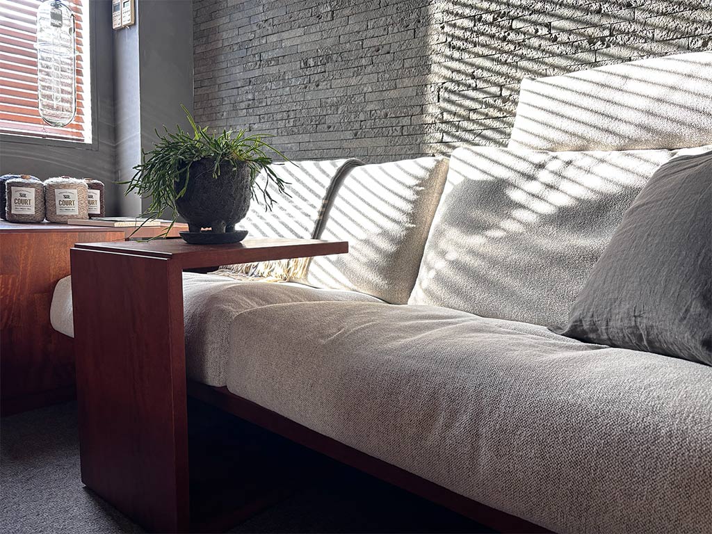 PUROサイドテーブルとリプサリス