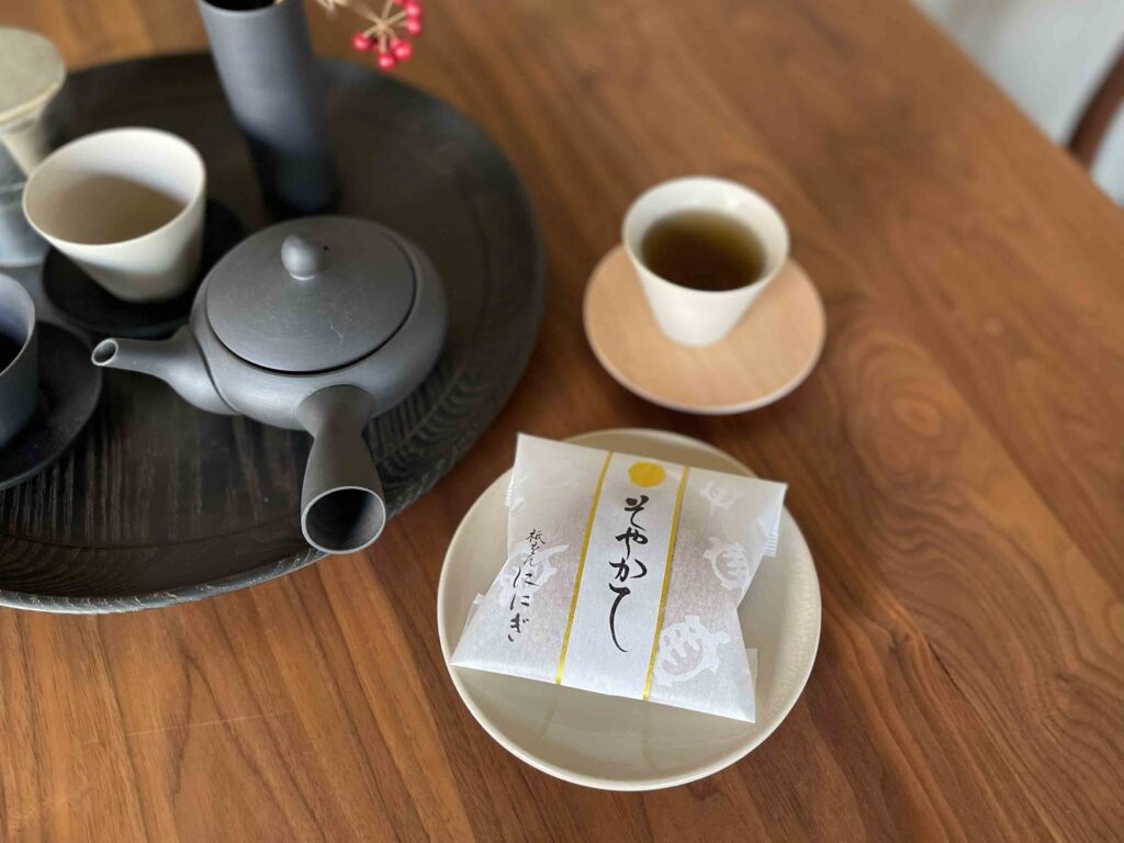 ににぎ「そやかて」とすすむ屋茶店「くきほうじ茶」